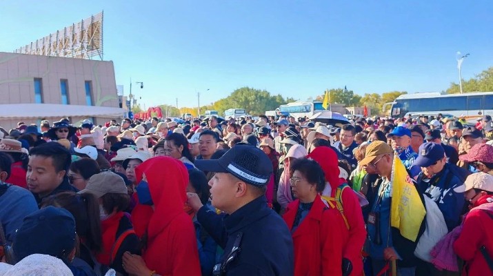 額濟納胡楊林景區(qū)今年為何這樣“紅”？